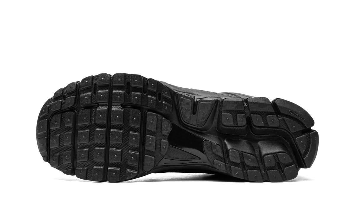 Vomero 5 Triple Black - MNR Sneakers