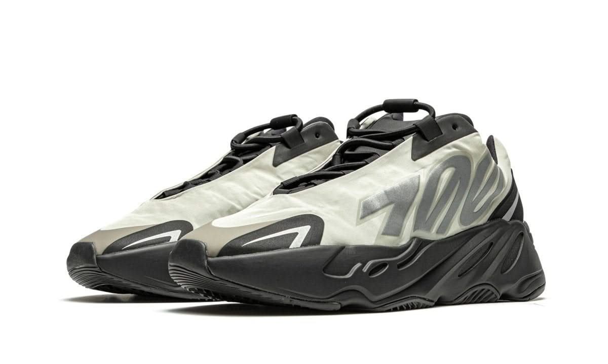 Yeezy 700 MNVN Bone - MNR Sneakers
