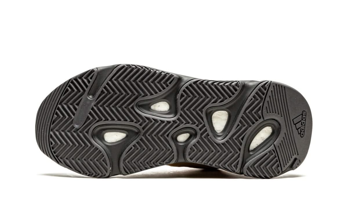 Yeezy 700 MNVN Honey Flux - MNR Sneakers