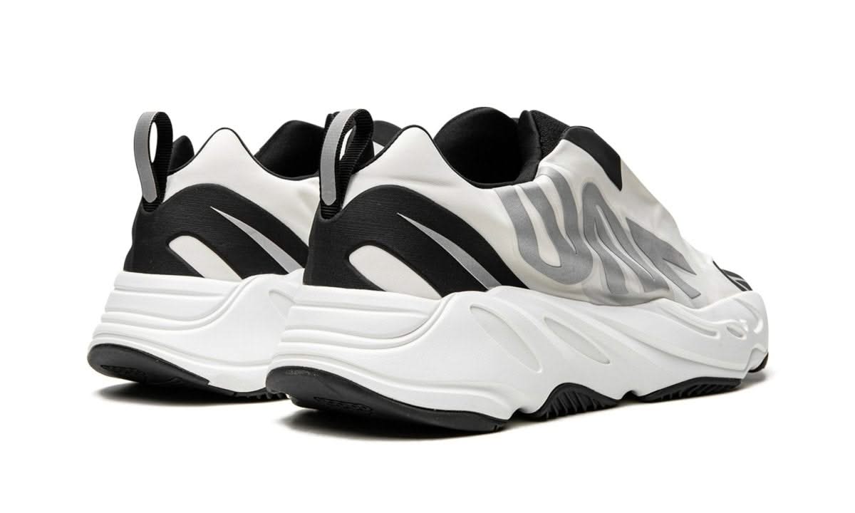 Yeezy 700 MNVN Laceless Analog - MNR Sneakers