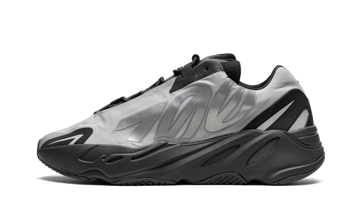 Yeezy 700 MNVN Metallic - MNR Sneakers