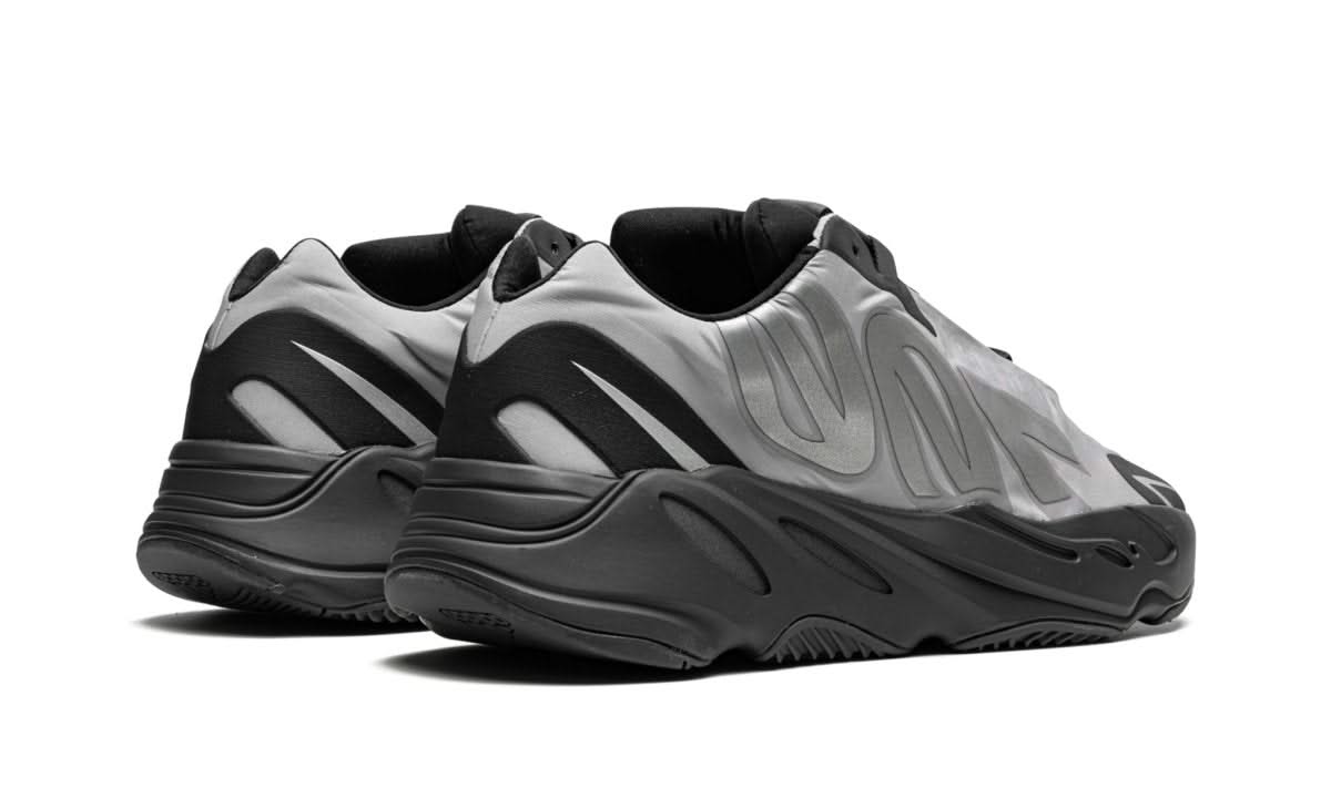Yeezy 700 MNVN Metallic - MNR Sneakers