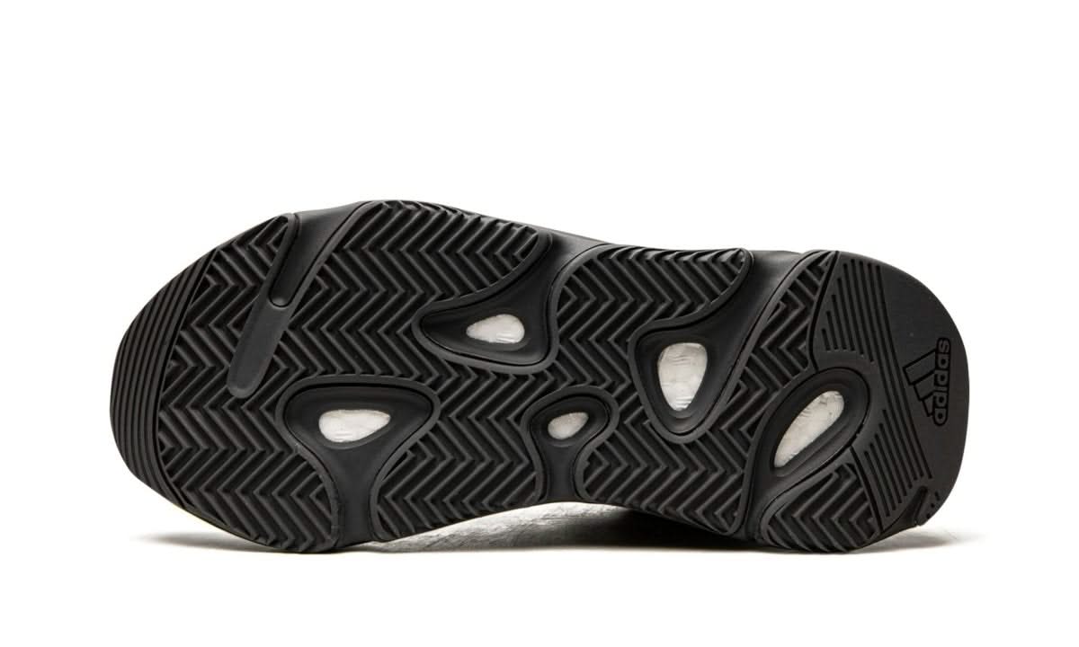 Yeezy 700 MNVN Resin - MNR Sneakers