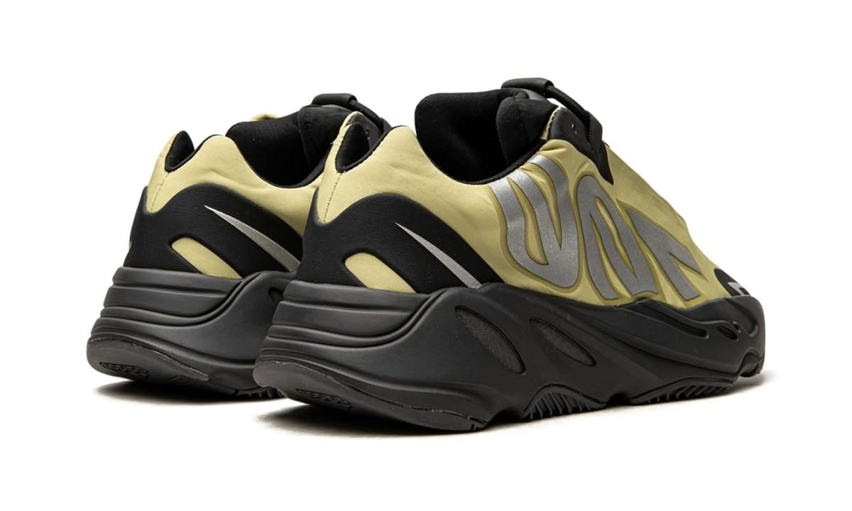 Yeezy 700 MNVN Resin - MNR Sneakers