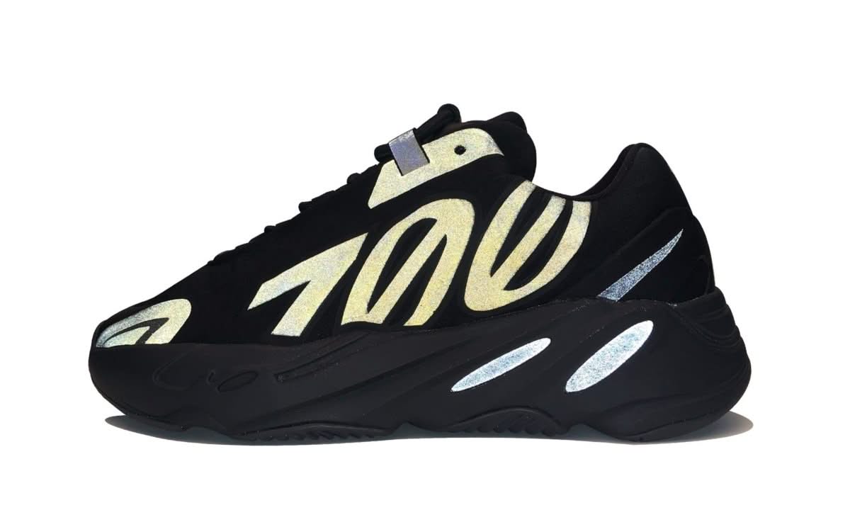 Yeezy 700 MNVN Triple Black - MNR Sneakers