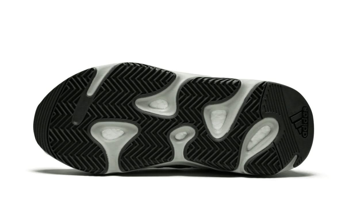 Yeezy 700 Salt - MNR Sneakers