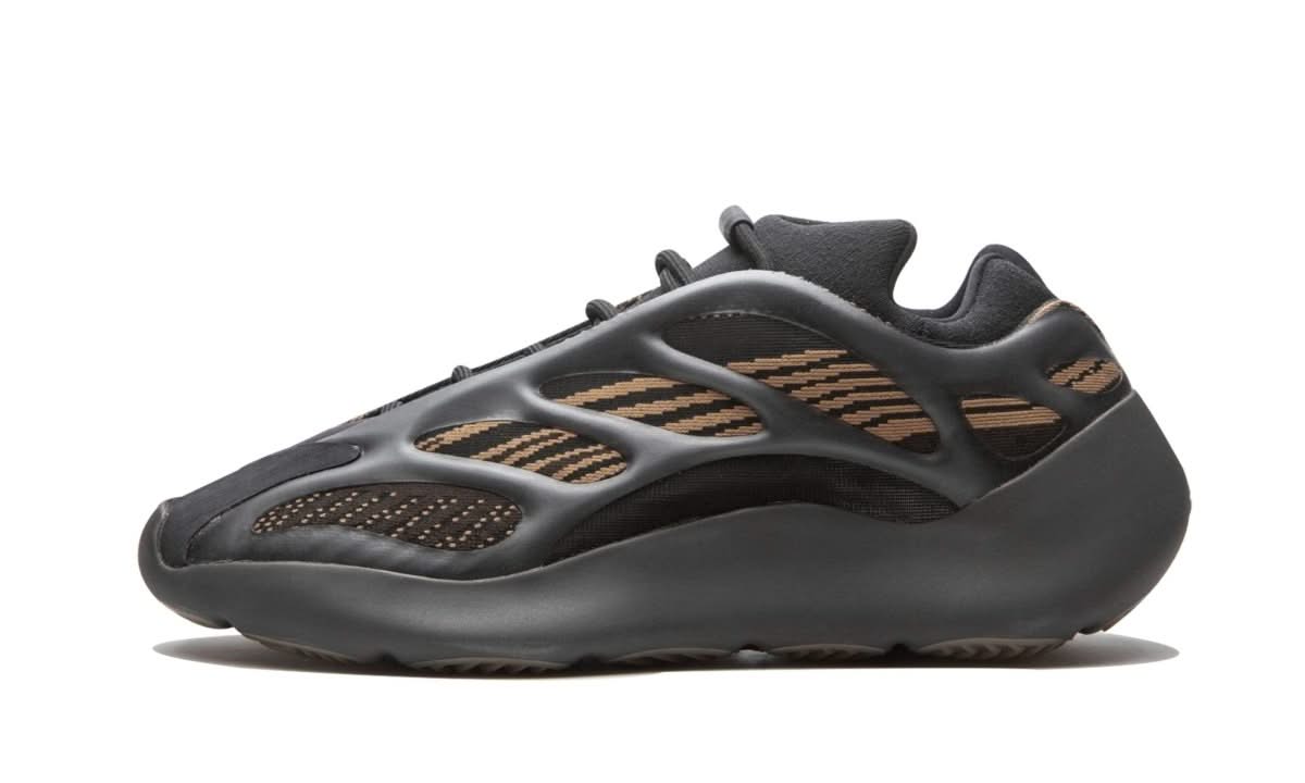 Yeezy 700 V3 Clay Brown - MNR Sneakers
