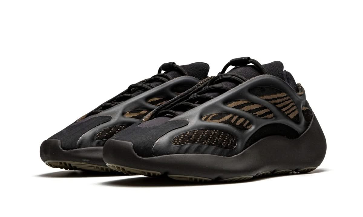 Yeezy 700 V3 Clay Brown - MNR Sneakers