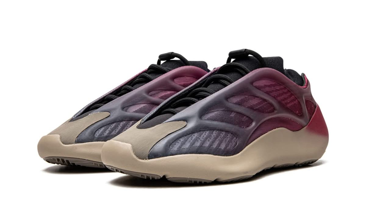 Yeezy 700 V3 Fade Carbon - MNR Sneakers