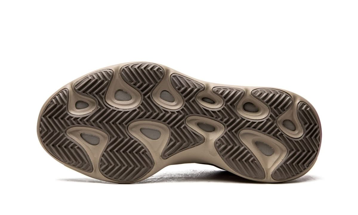 Yeezy 700 V3 Fade Carbon - MNR Sneakers