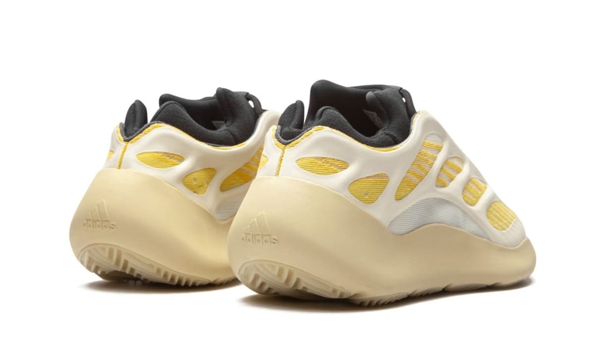 Yeezy 700 V3 Safflower - MNR Sneakers
