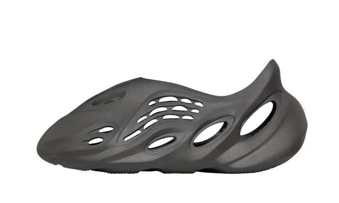 Yeezy Foam RNNR Carbon - MNR Sneakers