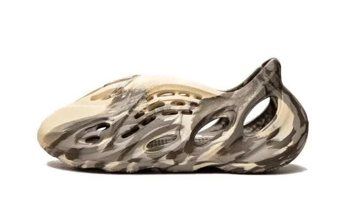 Yeezy Foam RNNR MX Clay Cream - MNR Sneakers