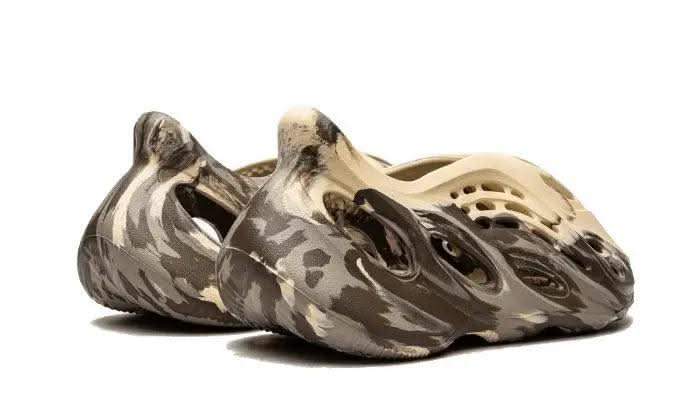 Yeezy Foam RNNR MX Clay Cream - MNR Sneakers