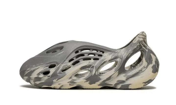Yeezy Foam RNNR MXT Moon Gray - MNR Sneakers