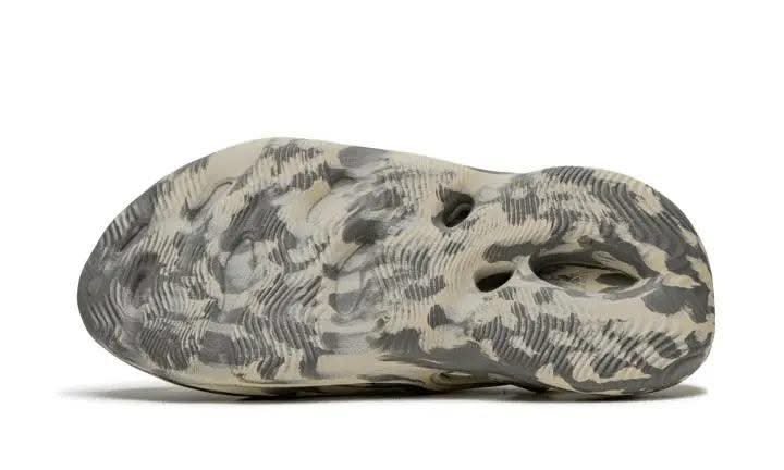 Yeezy Foam RNNR MXT Moon Gray - MNR Sneakers