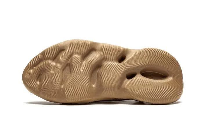 Yeezy Foam RNNR Ochre - MNR Sneakers