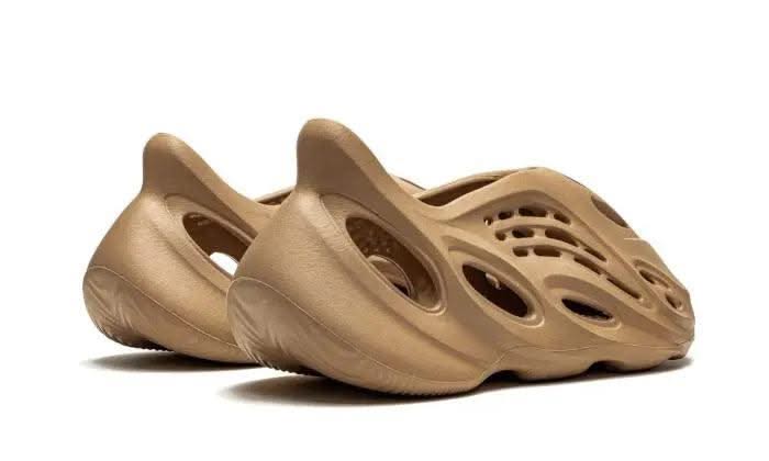 Yeezy Foam RNNR Ochre - MNR Sneakers