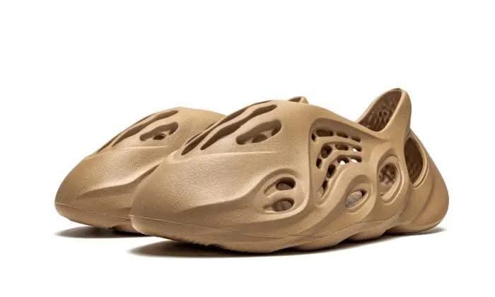 Yeezy Foam RNNR Ochre - MNR Sneakers