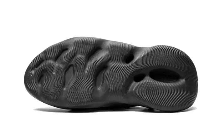 Yeezy Foam RNNR Onyx - MNR Sneakers
