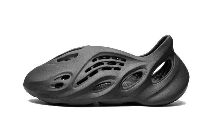 Yeezy Foam RNNR Onyx - MNR Sneakers