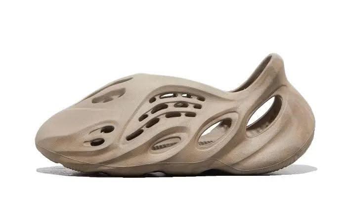 Yeezy Foam RNNR Stone Sage - MNR Sneakers