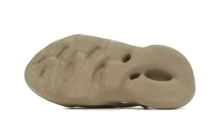 Yeezy Foam RNNR Stone Salt - MNR Sneakers