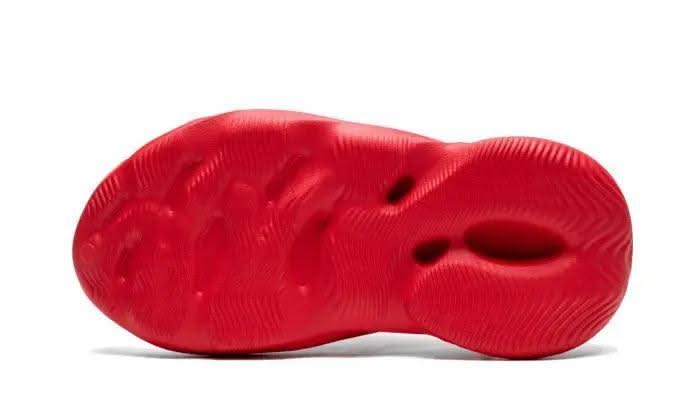 Yeezy Foam RNNR Vermillion - MNR Sneakers