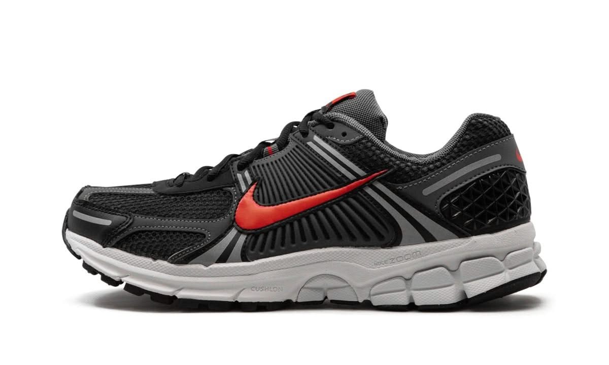 Zoom Vomero 5 Black Picante Red - MNR Sneakers