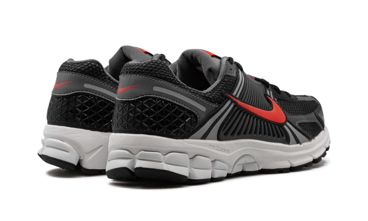 Zoom Vomero 5 Black Picante Red - MNR Sneakers