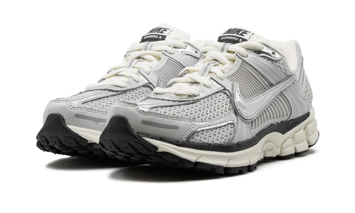 Zoom Vomero 5 Chrome - MNR Sneakers