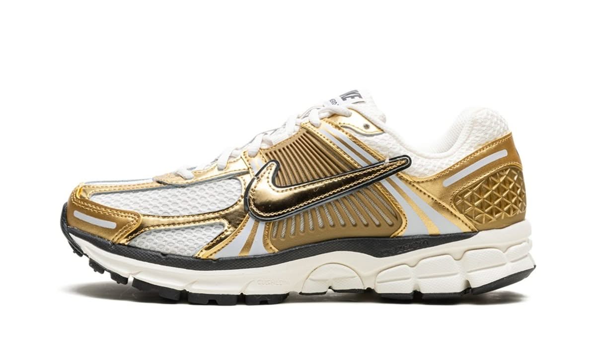 Zoom Vomero 5 Metallic Gold - MNR Sneakers