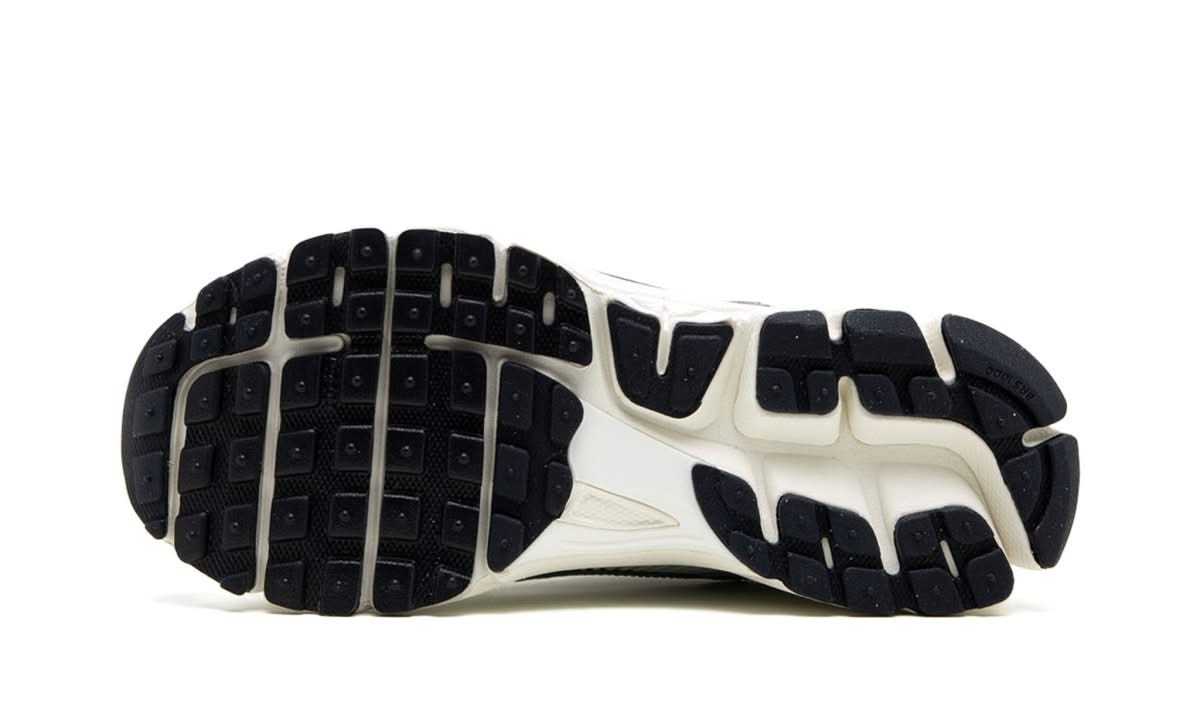 Zoom Vomero 5 Photon Dust - MNR Sneakers