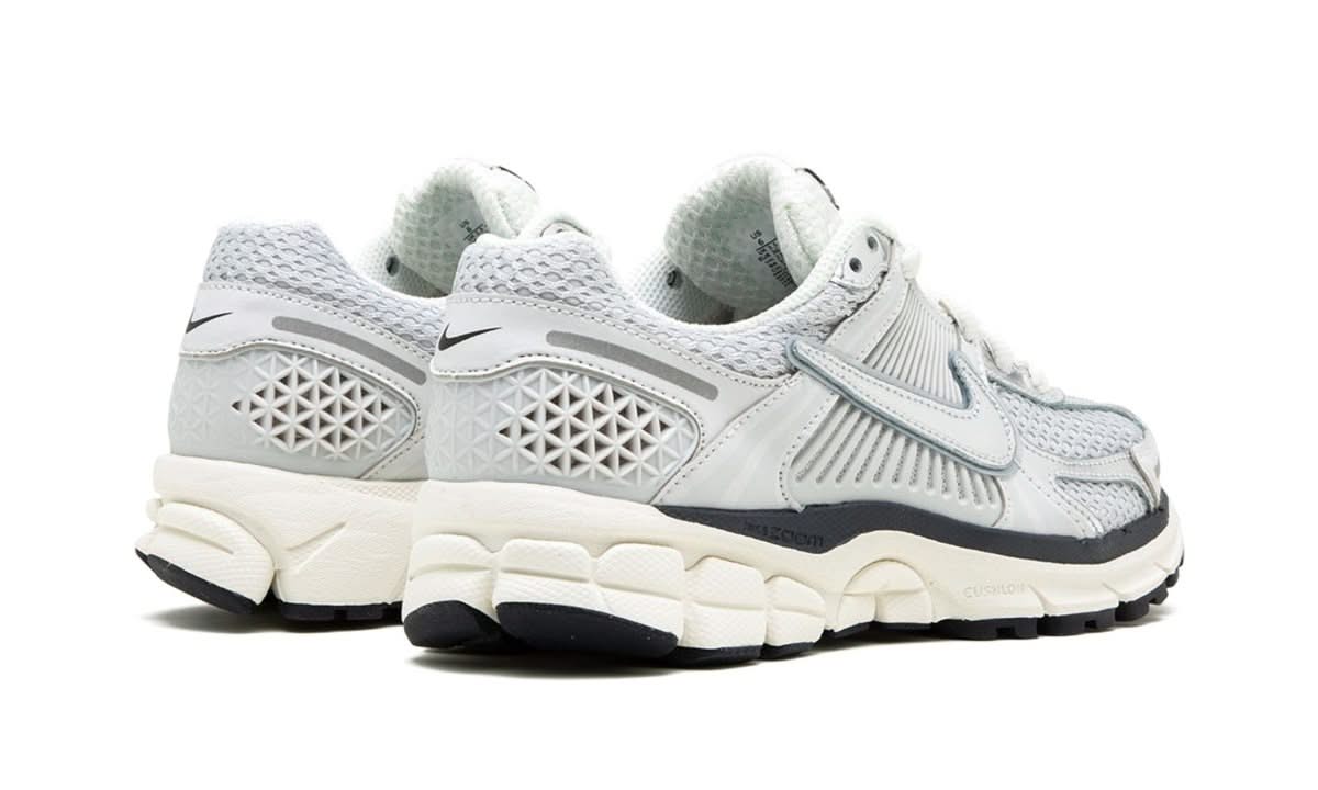 Zoom Vomero 5 Photon Dust - MNR Sneakers