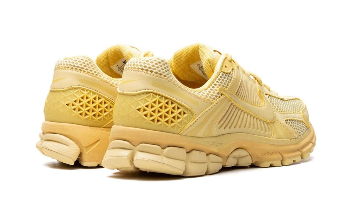 Zoom Vomero 5 Saturn Gold - MNR Sneakers