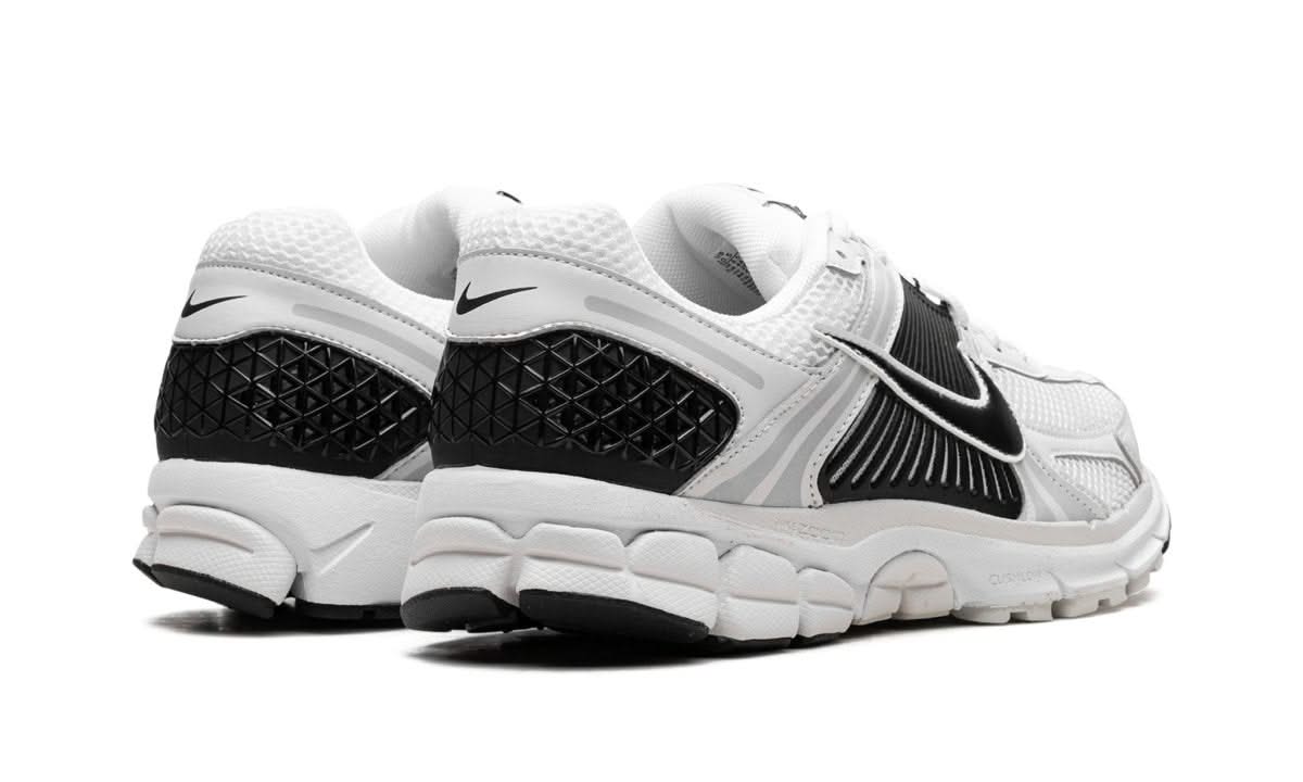 Zoom Vomero 5 White Black - MNR Sneakers