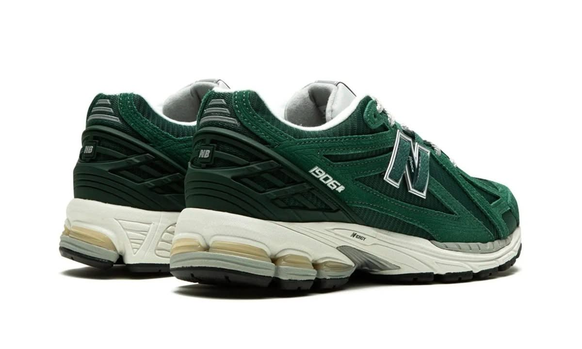 1906R Green Suede Metallic Silver - MNR Sneakers