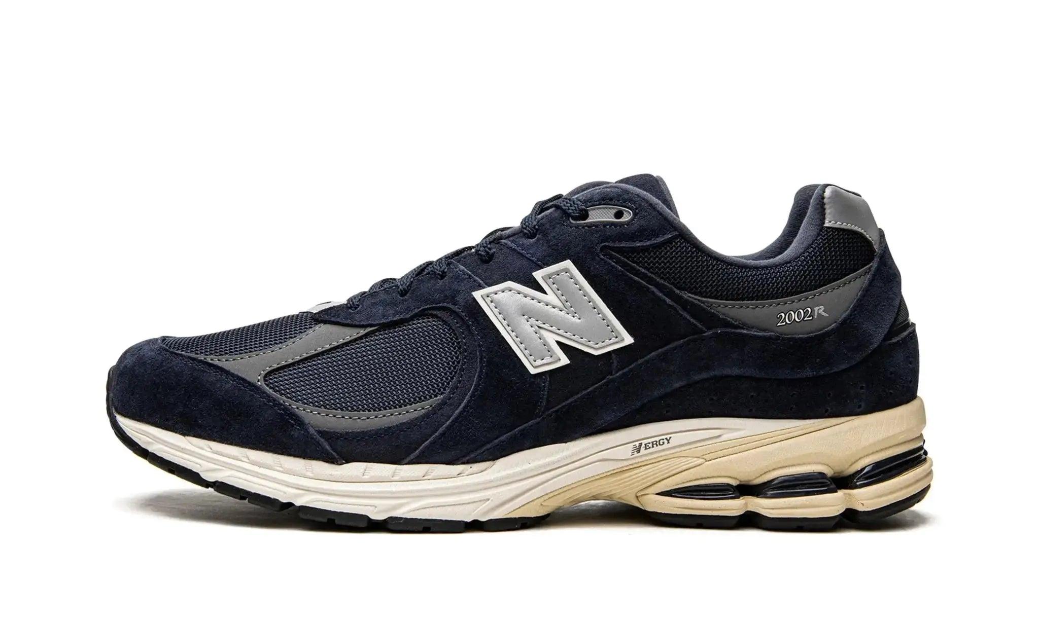 2002R Navy Eclipse - MNR Sneakers