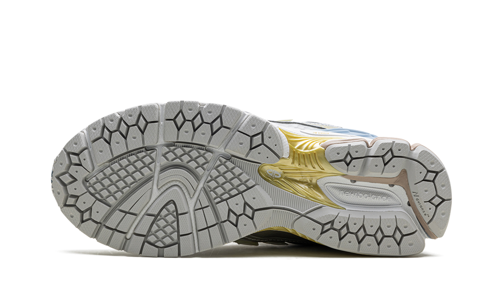 1906R Kith White Blue - M1906RKC