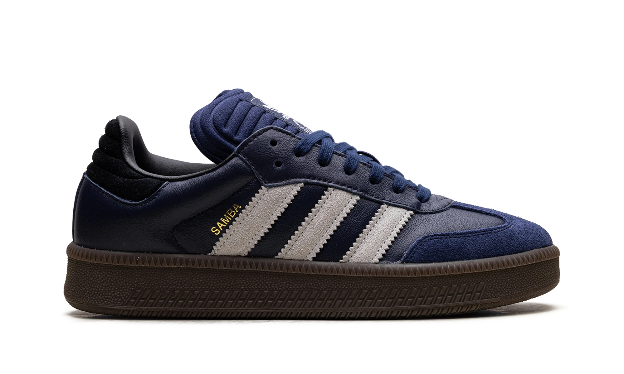 Basket Adidas Samba XLG Dark Blue en cuir noir, bleu et blanc, disponible en France, Suisse, Belgique et Luxembourg — vue de profil extérieur.