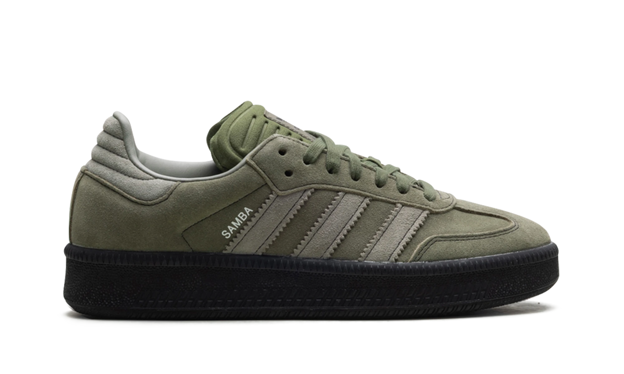 Basket Adidas Samba XLG Olive Strata en cuir vert et argent, disponible en France, Suisse, Belgique et Luxembourg — vue de profil extérieur.