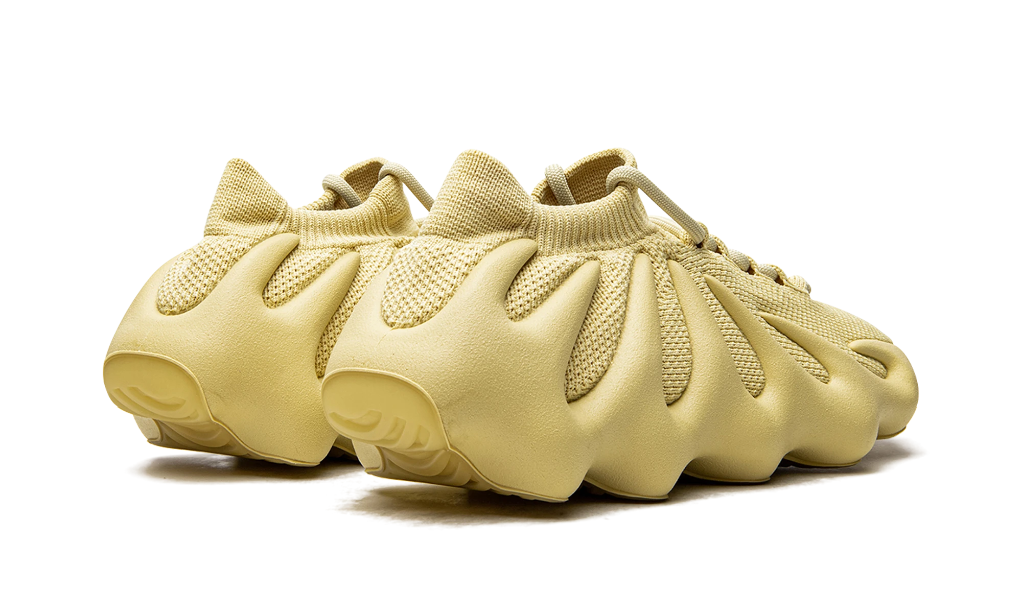 Vue arrière des talons de la Adidas Yeezy 450 Sulfur.