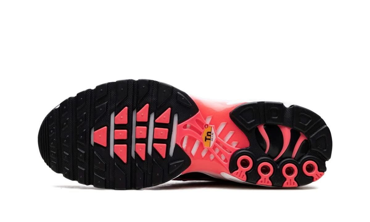 Air Max Plus Black Hot Punch - MNR Sneakers