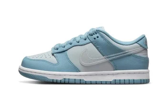 Dunk Low Clear Swoosh - MNR Sneakers