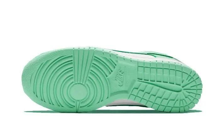 Dunk Low Green Glow - MNR Sneakers