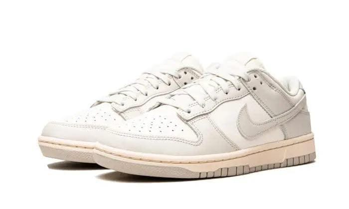 Dunk Low Light Bone - MNR Sneakers