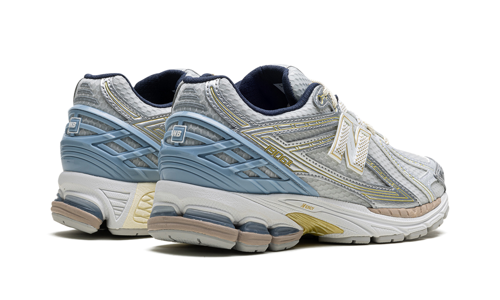 1906R Kith White Blue - M1906RKC