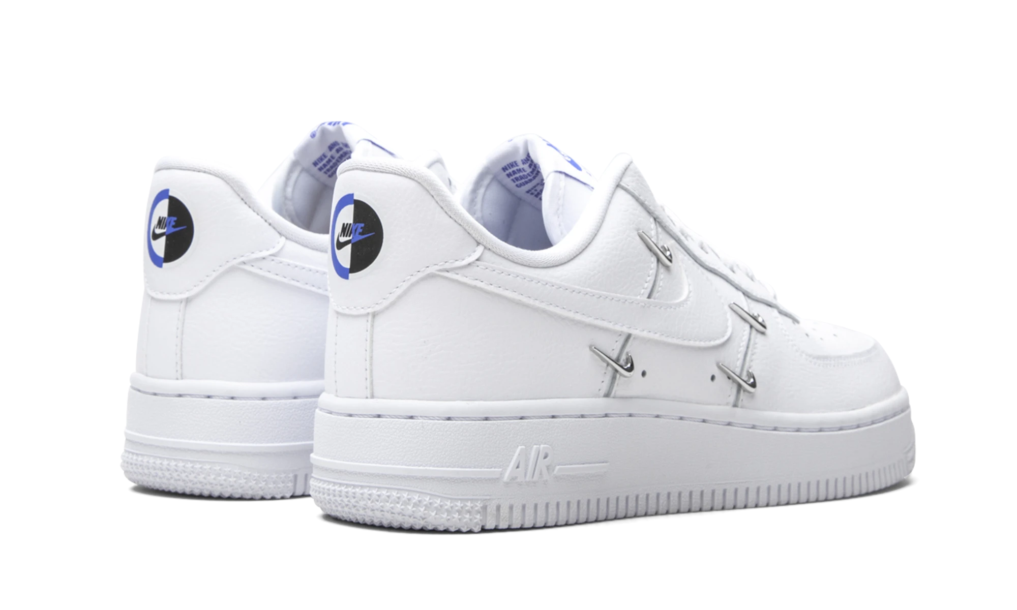 Vue arrière des talons de la Nike Air Force 1 LX White.