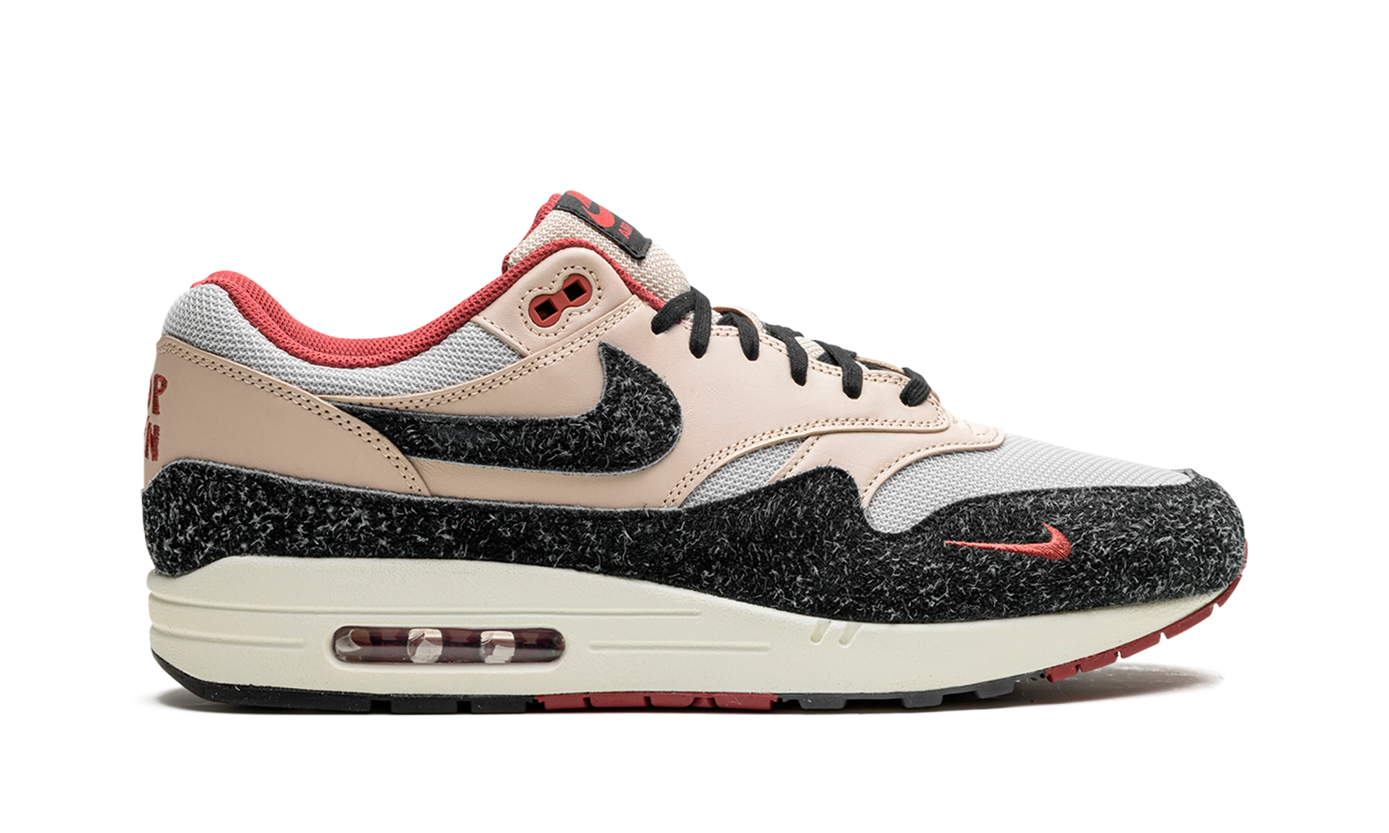 Basket Nike Air Max 1 Keep Rippin Stop Slippin 2.0 en daim blanc, noir et gris, disponible en France, Suisse, Belgique et Luxembourg — vue de profil extérieur.