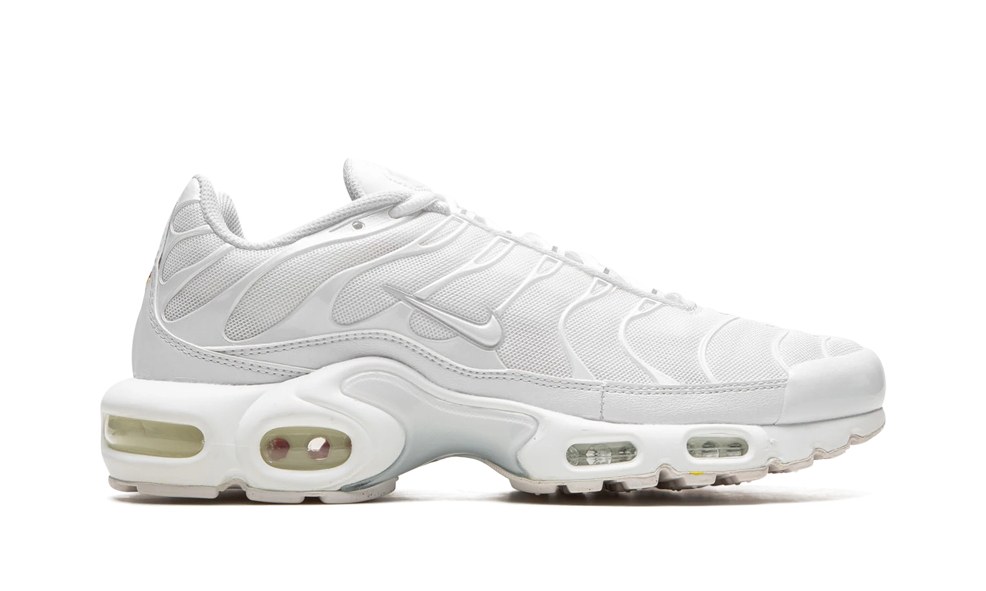 Basket Nike Air Max Plus White Pure Platinum en mesh blanc, disponible en France, Suisse, Belgique et Luxembourg — vue de profil extérieur.